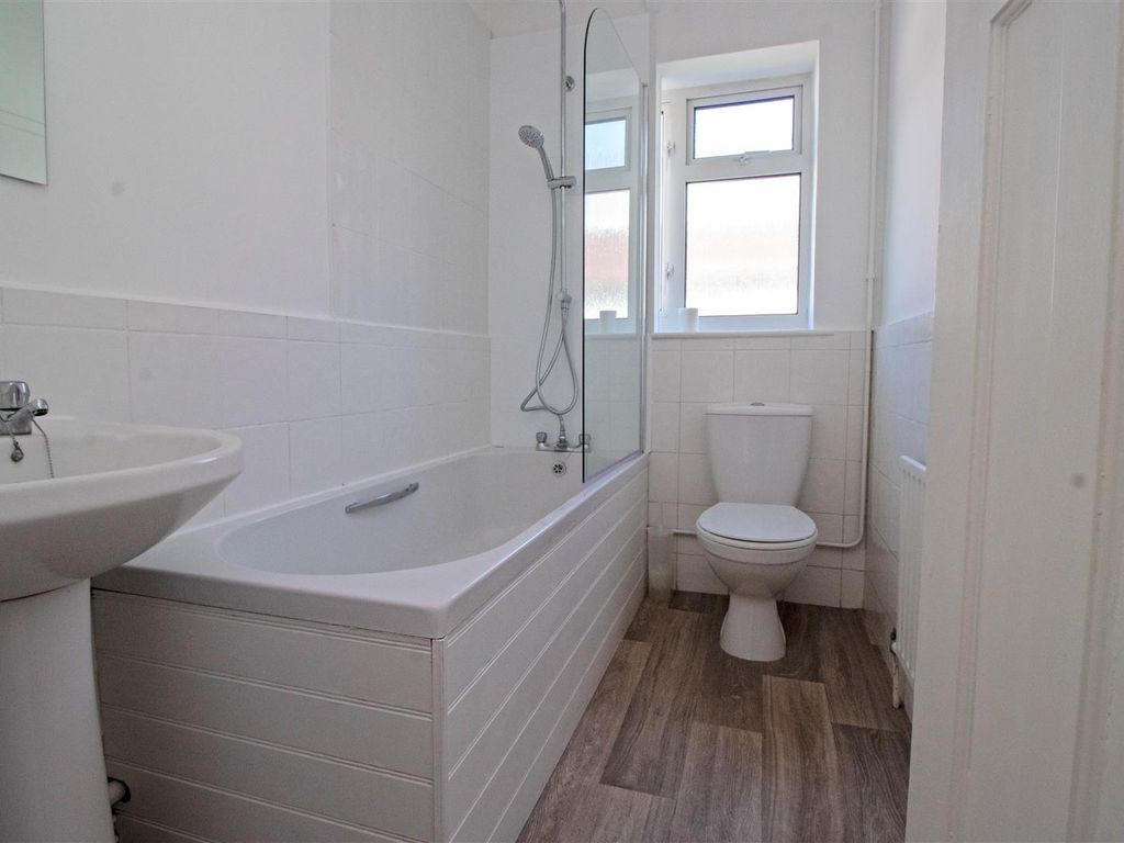 2 bed terraced house to rent in Milnthorpe Road, Hove BN3, £1,700 pcm