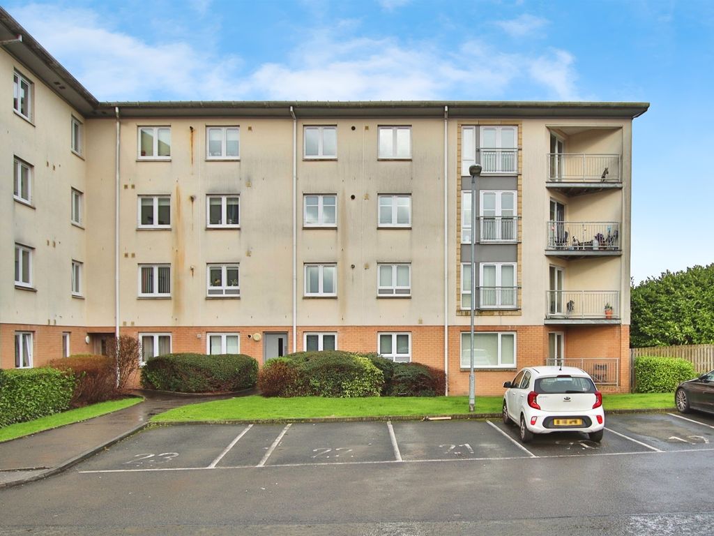 2 bed flat for sale in Ashgill Road, Glasgow G22, £140,000