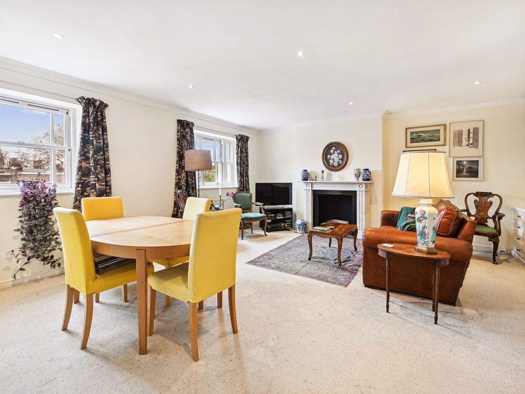 2 bed flat to rent in Royal Belgrave House, Hugh Street SW1V, £4,680 pcm