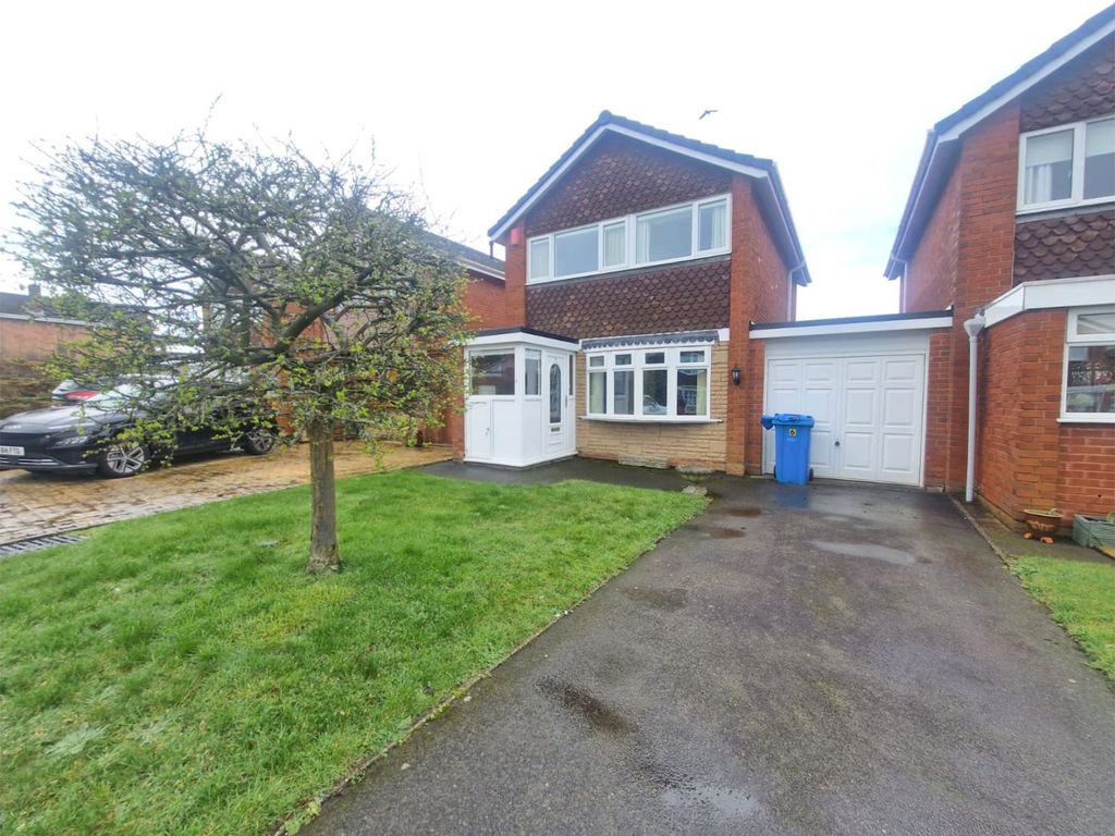 Detached house to rent in Reeves Gardens, Wolverhampton WV8, £1,095 pcm