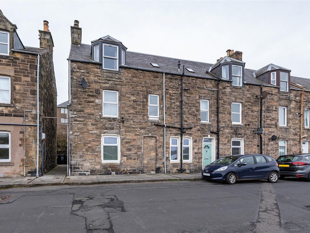 3 bed flat for sale in Halliburton Place, Galashiels TD1, £125,000