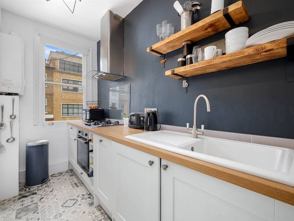 2 bed flat for sale in Handforth Road, Oval, London SW9, £525,000
