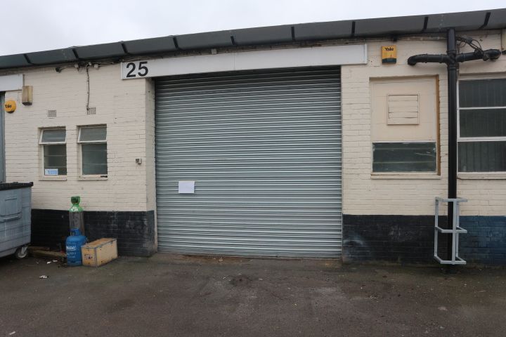 Warehouse to let in Unit 25, Milford Road Trading Estate, Milford Road, Reading RG1, £16,800 pa