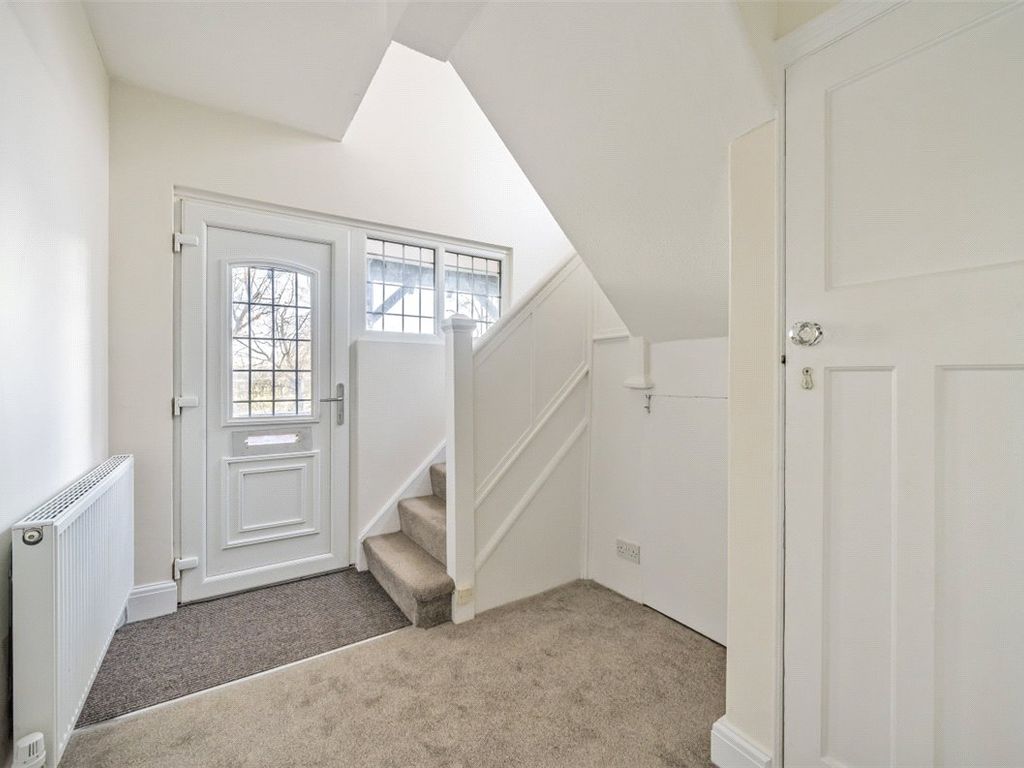 3 bed semi-detached house to rent in Crackley Crescent, Kenilworth, Warwickshire CV8, £1,500 pcm