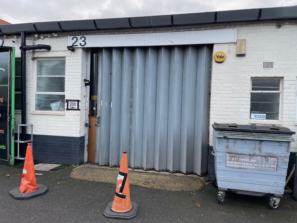 Warehouse to let in Unit 23, Milford Road Trading Estate, Milford Road, Reading RG1, £15,750 pa