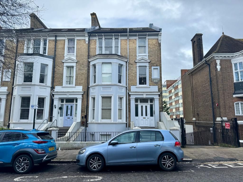 2 bed flat to rent in Denmark Villas, Hove BN3, £1,750 pcm