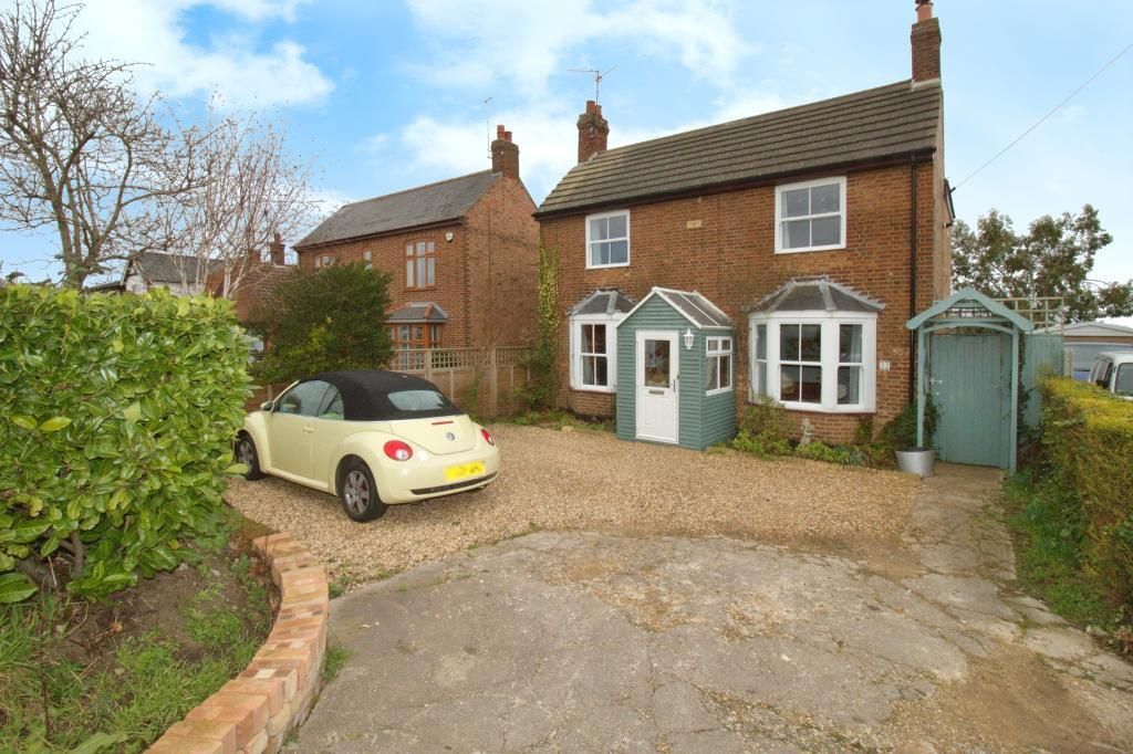 4 bed detached house for sale in Peterborough Road, Farcet PE7, £375,000