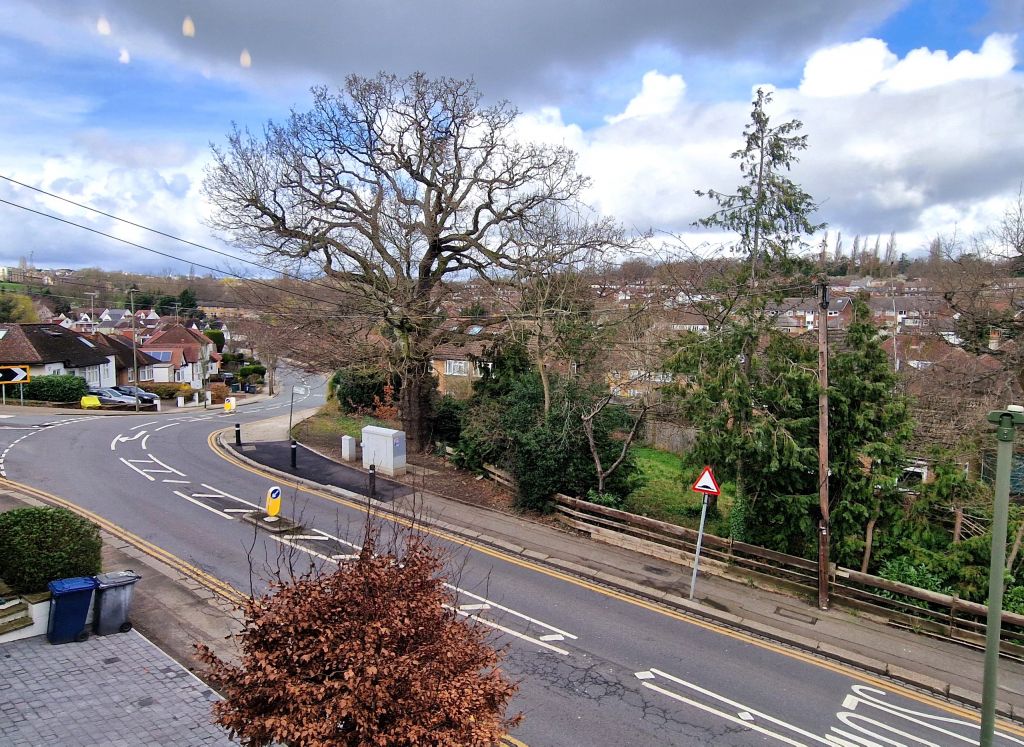 2 bed flat for sale in Potters Road, New Barnet, Barnet EN5, £475,000