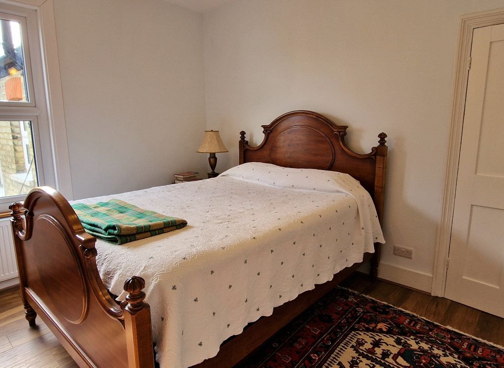 2 bed flat for sale in Potters Road, New Barnet, Barnet EN5, £475,000