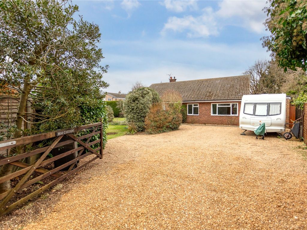 4 bed bungalow for sale in The Close, Great Barford, Bedford, Bedfordshire MK44, £650,000