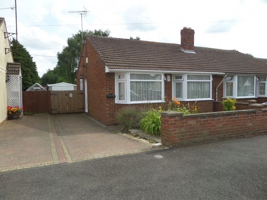 2 bed bungalow for sale in Linford Avenue, Newport Pagnell MK16, £275,000