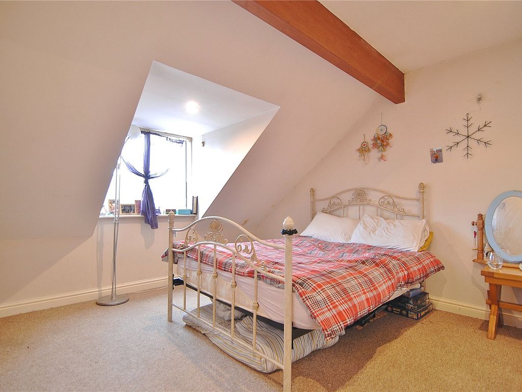 2 bed flat for sale in Westward Road, Stroud, Gloucestershire GL5, £130,000