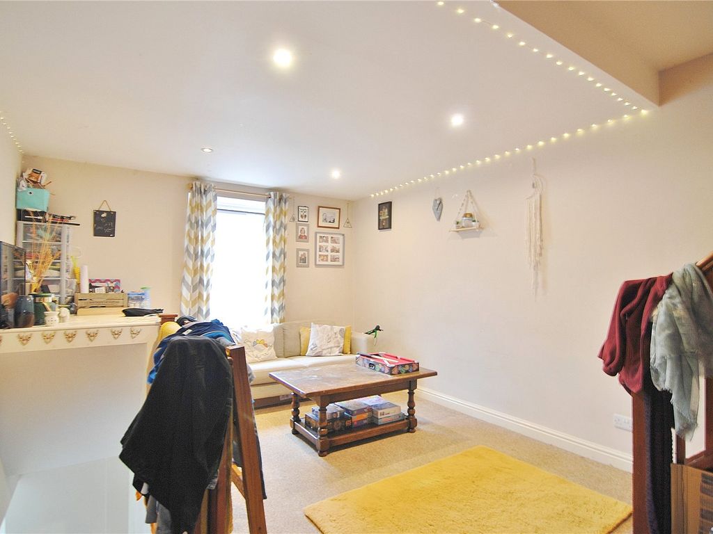 2 bed flat for sale in Westward Road, Stroud, Gloucestershire GL5, £130,000
