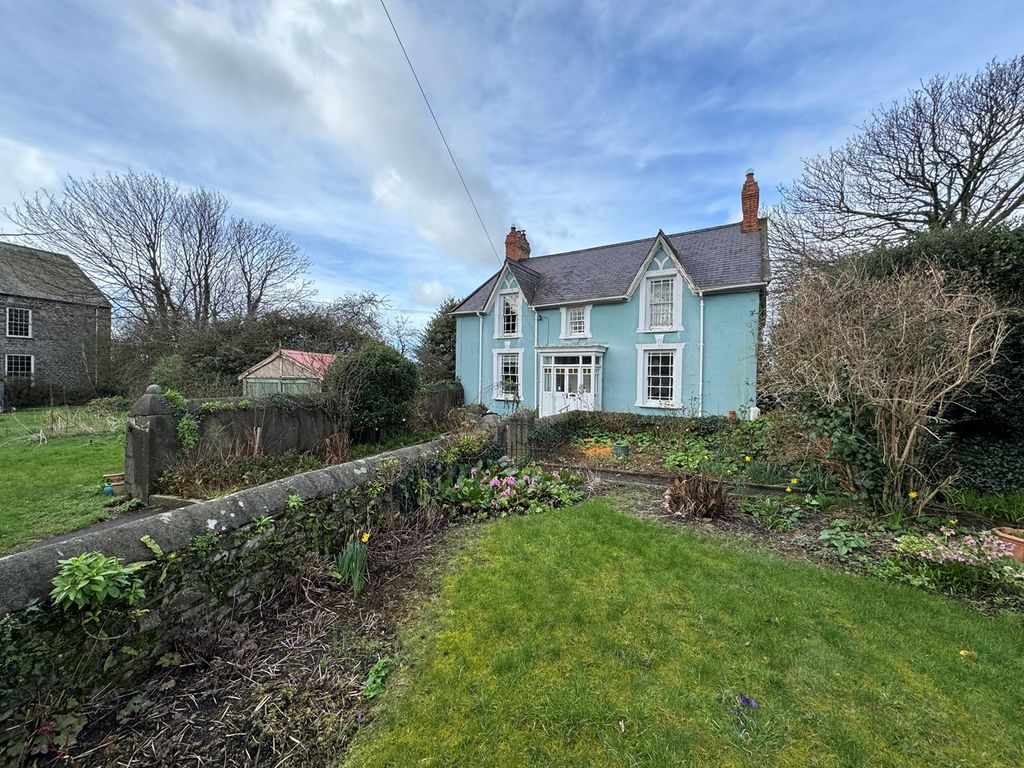 5 bed detached house for sale in Stryd Y Capel, Llanon SY23, £395,000