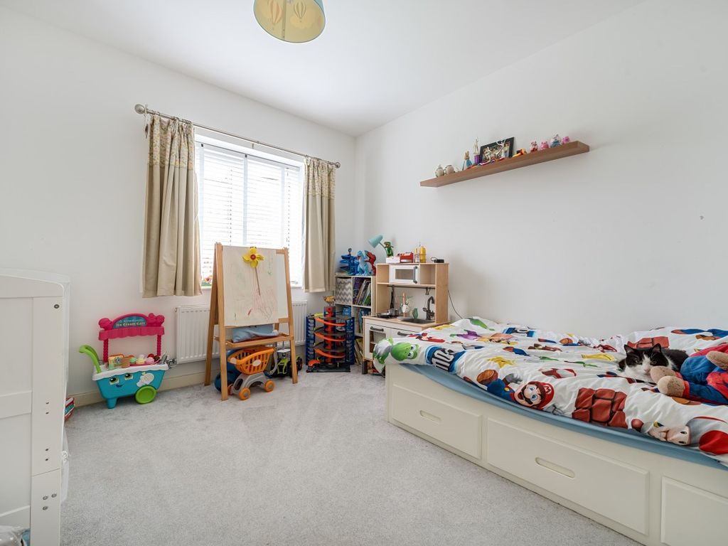 2 bed flat for sale in Briar Lane, Billingshurst RH14, £108,000