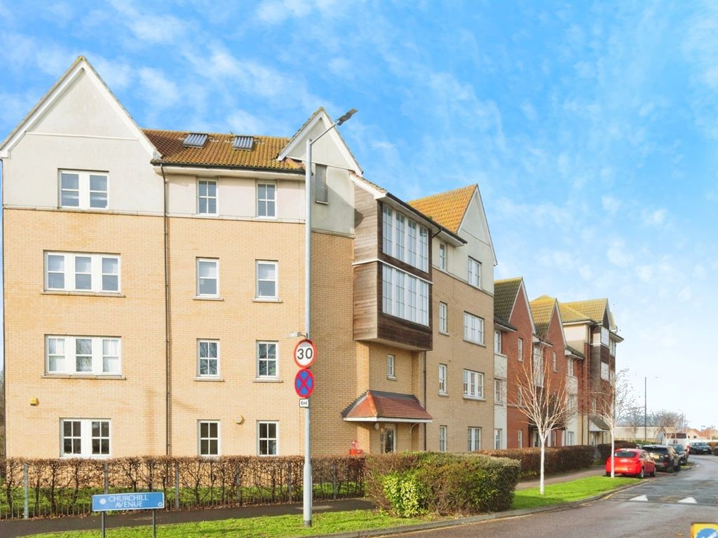 2 bed flat for sale in Churchill Avenue, Basildon SS14, £235,000