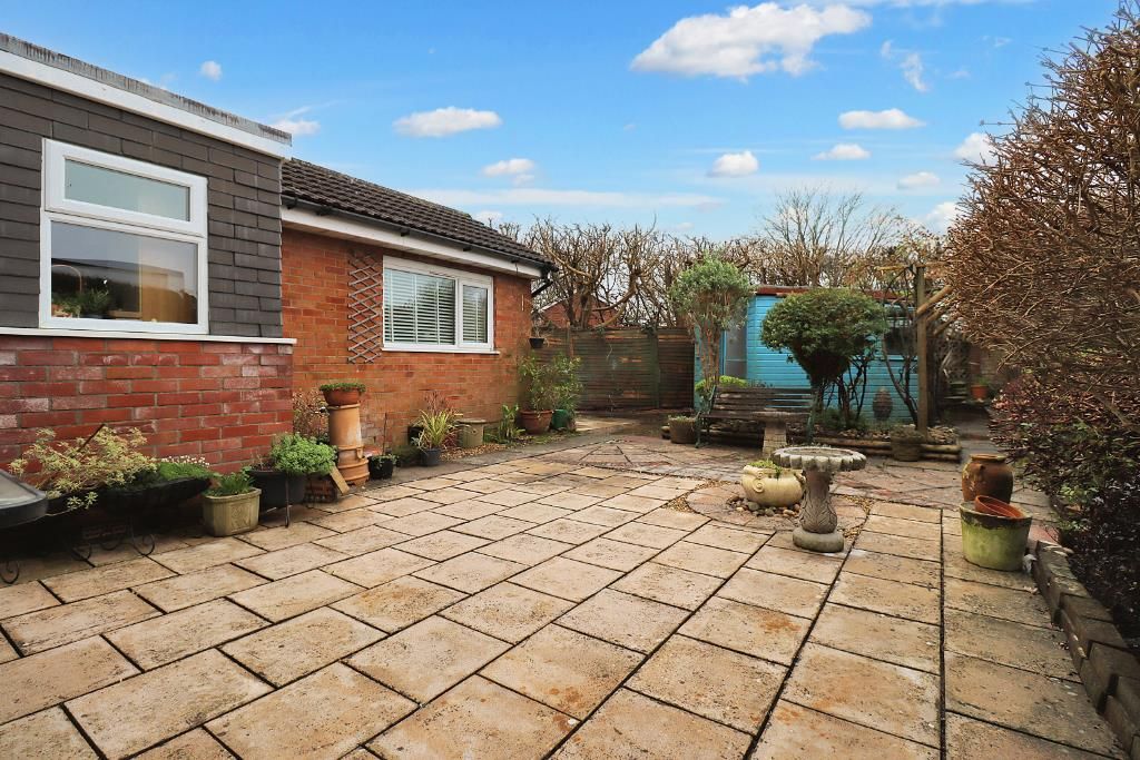 3 bed detached bungalow for sale in Clover Close, Clevedon BS21, £375,000