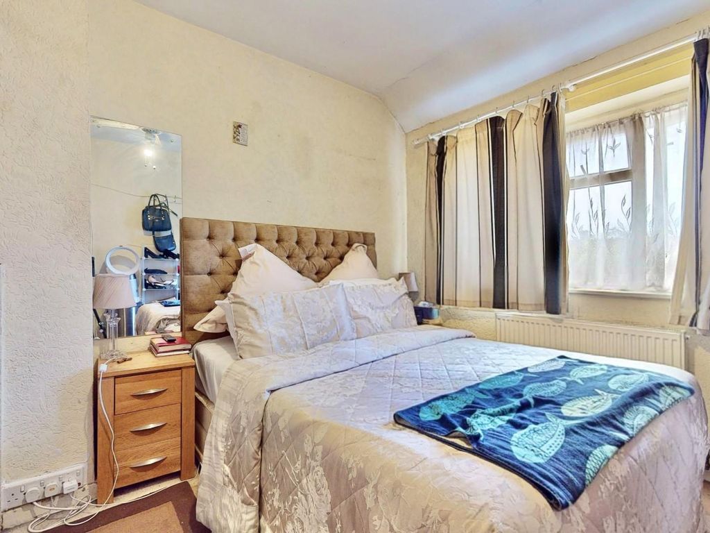 2 bed terraced house for sale in Valence Circus, Dagenham RM8, £350,000