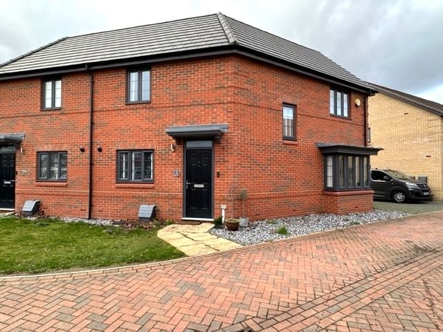 3 bed semi-detached house for sale in Chew Meadow, Biggleswade SG18, £365,000