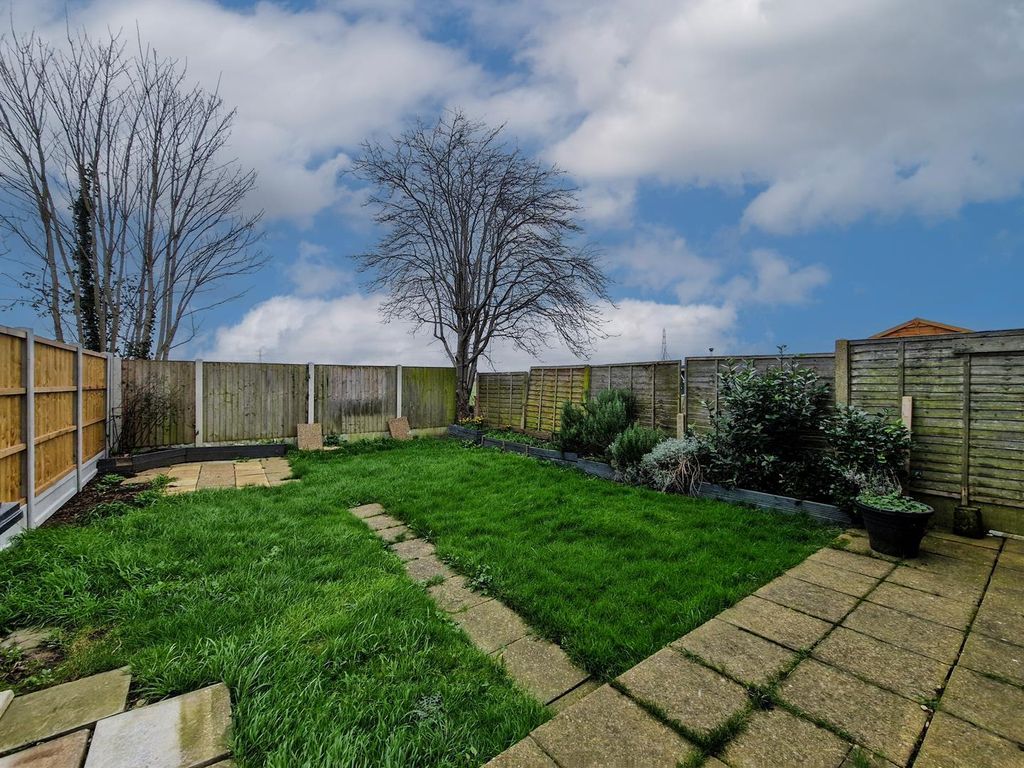 3 bed semi-detached house for sale in Coombes Grove, Rochford SS4, £325,000