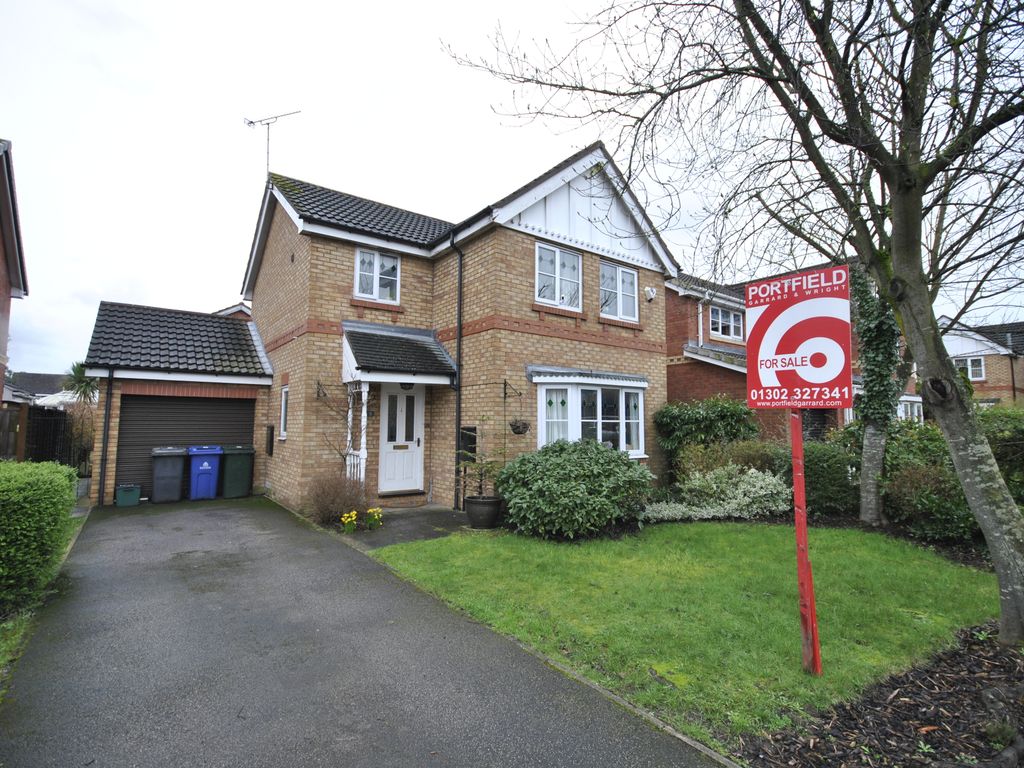 3 bed detached house for sale in Shuttleworth Close, Rossington, Doncaster DN11, £270,000