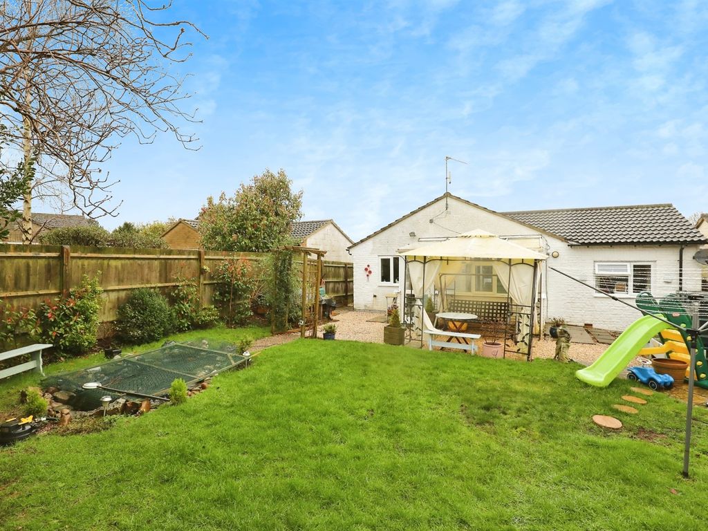 3 bed detached bungalow for sale in Butlers Close, Aston Le Walls, Daventry NN11, £365,000