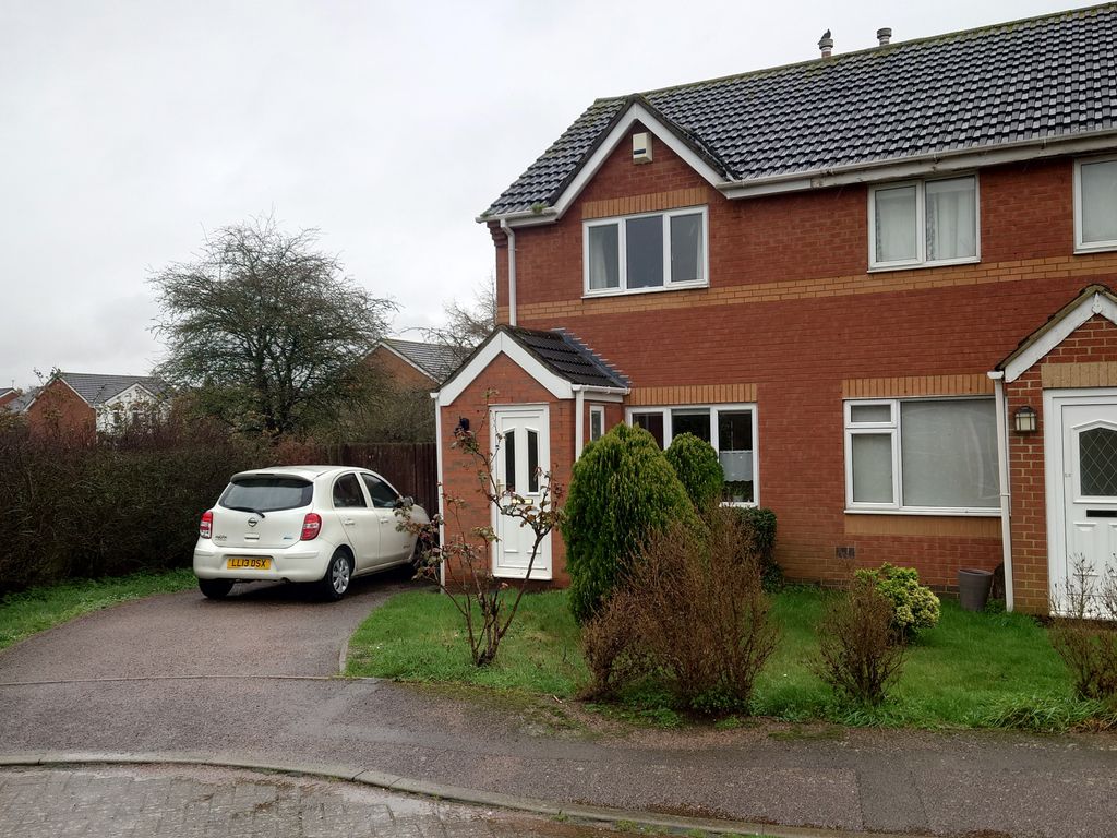 2 bed semi-detached house to rent in Belfry Close, Bedford MK42, £1,350 pcm