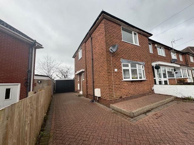 3 bed end terrace house to rent in Romney Way, Great Barr, Birmingham B43, £1,100 pcm