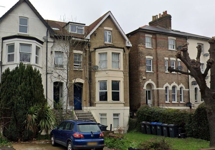 1 bed flat for sale in Top Floor Flat, 41 Selhurst Road, Selhurst, London SE25, £140,000