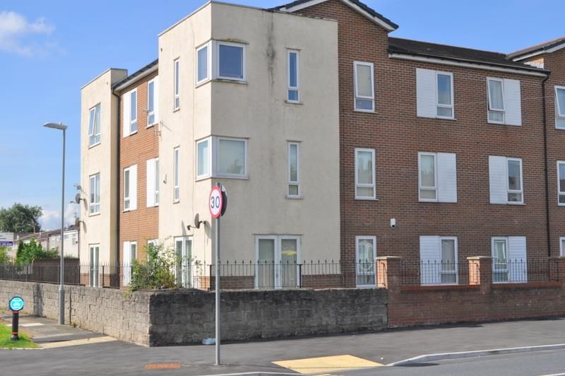 2 bed flat to rent in Briton Court, Kirby, Liverpool L32, £675 pcm