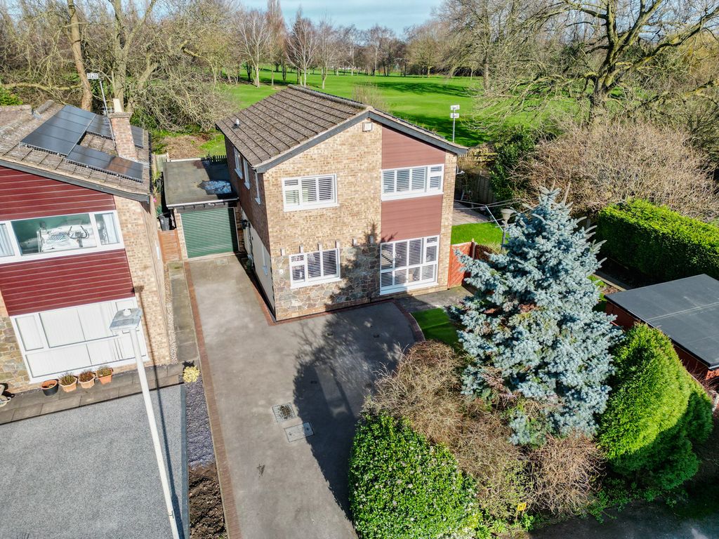 4 bed detached house for sale in Oakenshaw Close, Leicester LE4, £375,000