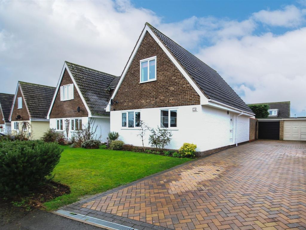 3 bed chalet for sale in The Furlongs, Needingworth, St. Ives PE27, £375,000