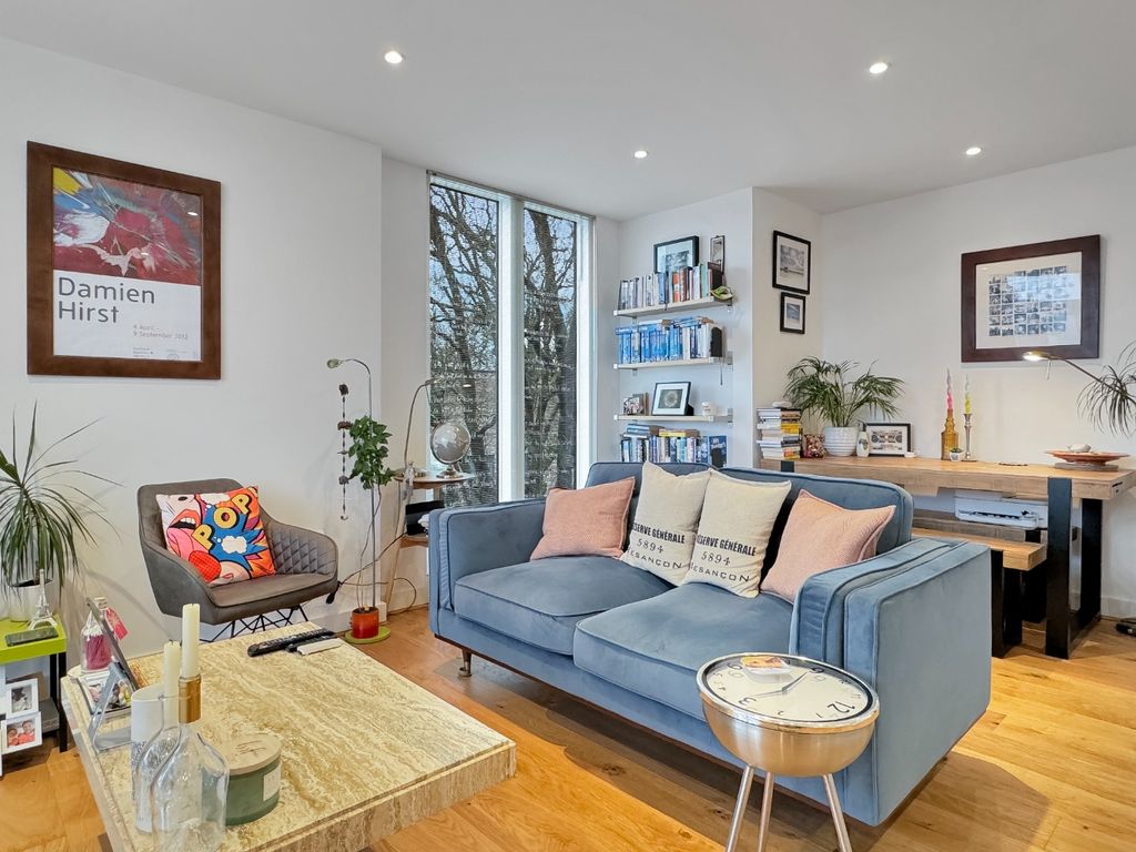 1 bed flat for sale in Aberdeen Square, Cambridge CB2, £400,000