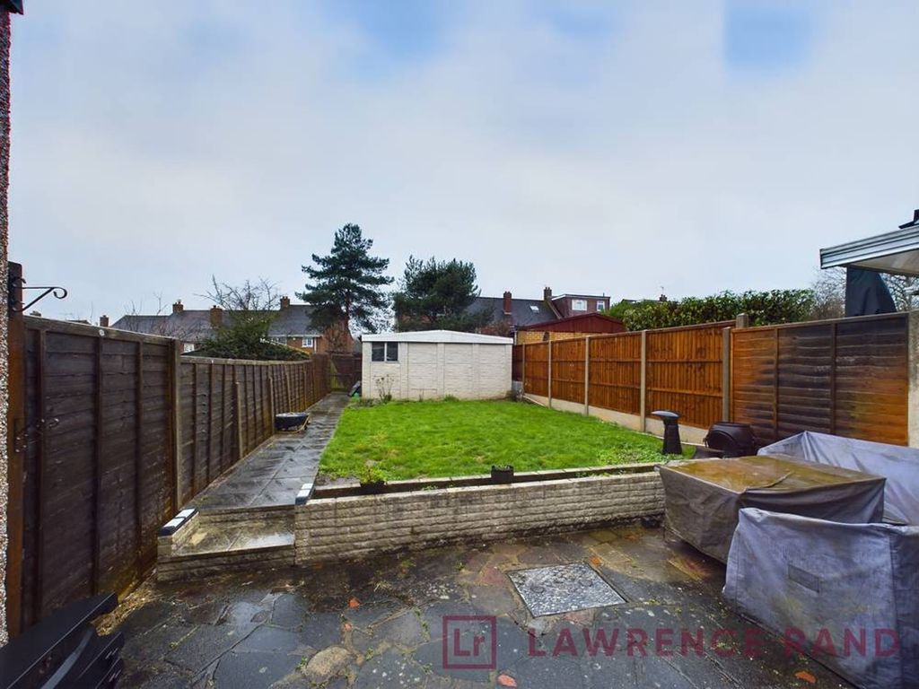 2 bed end terrace house for sale in Mount Park Road, Pinner HA5, £500,000