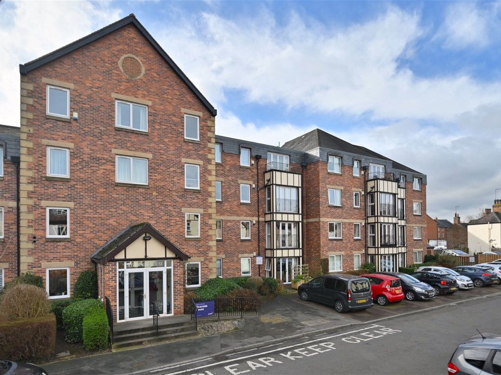 2 bed flat for sale in Riverside House, Williamson Close, Ripon HG4, £129,950