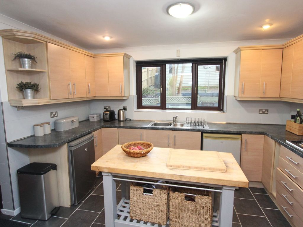 4 bed town house for sale in Tennyson Way, Llantwit Major CF61, £425,000