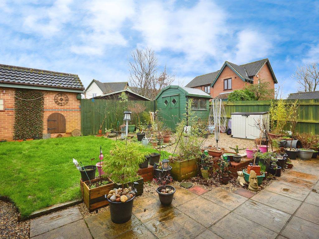 3 bed detached house for sale in Windsor Lane, Gillingham SP8, £320,000