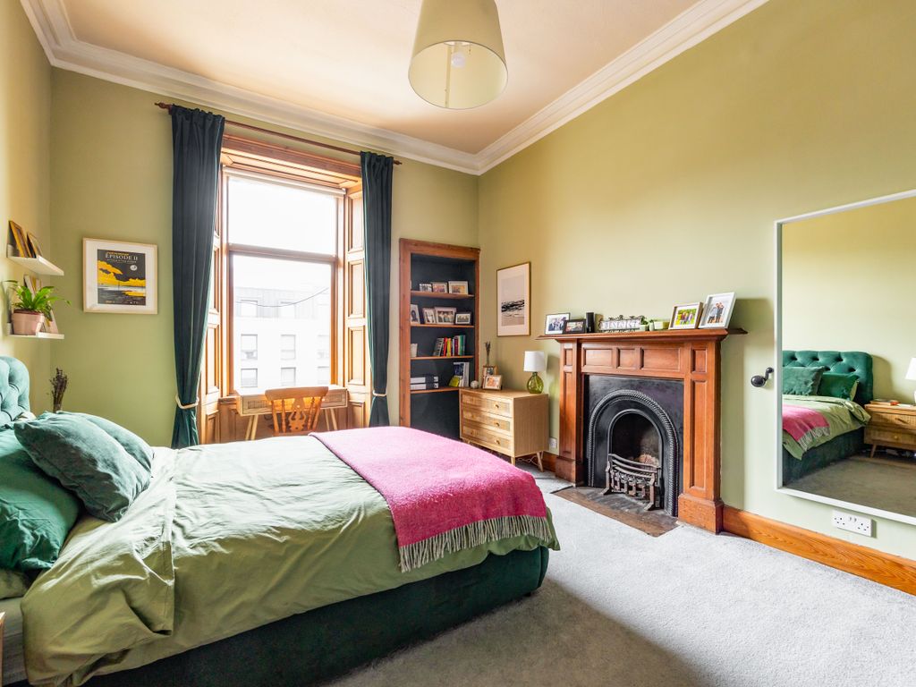 2 bed flat for sale in 70/6 Elm Row, Edinburgh EH7, £315,000