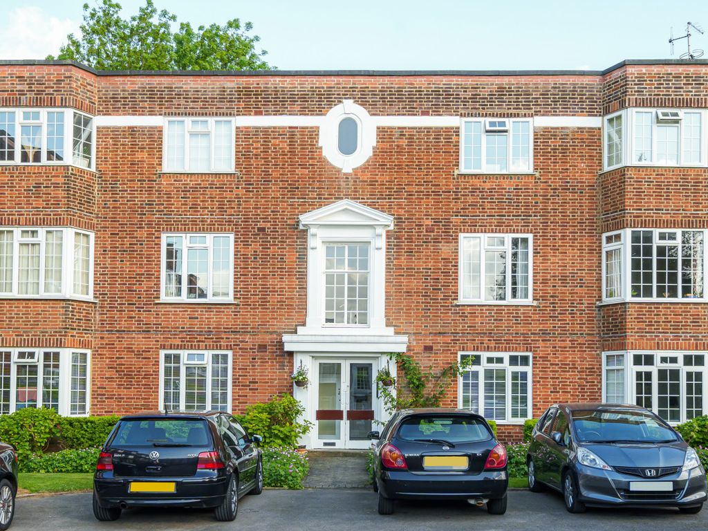 2 bed flat for sale in Finchley Court Ballards Lane, Finchley N3, £430,000