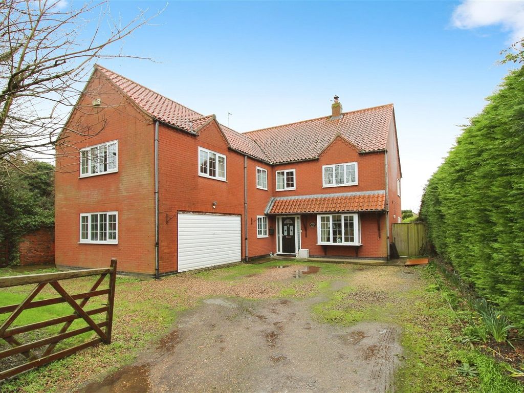 5 bed detached house for sale in Main Street, Wressle YO8, £600,000