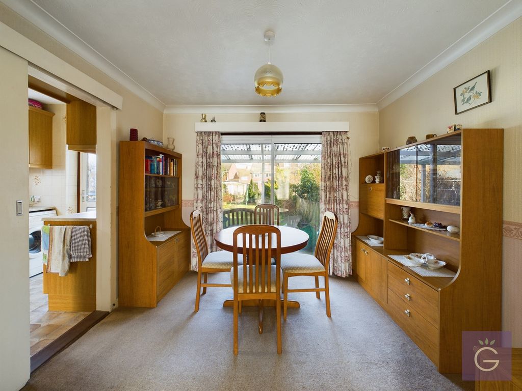 3 bed end terrace house for sale in Haddon Drive, Woodley RG5, £400,000