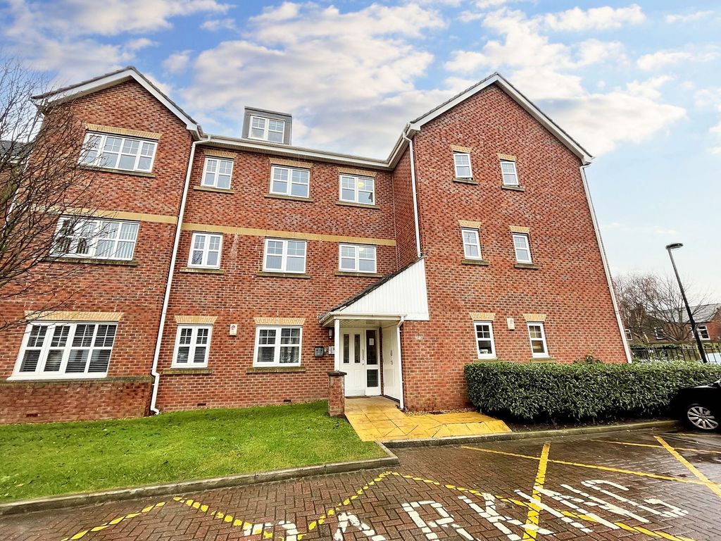 2 bed flat for sale in Ellesmere Green, Eccles M30, £175,000