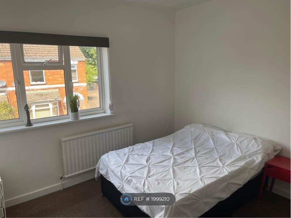 Room to rent in St. Margarets Road, Peterborough PE2, £510 pcm