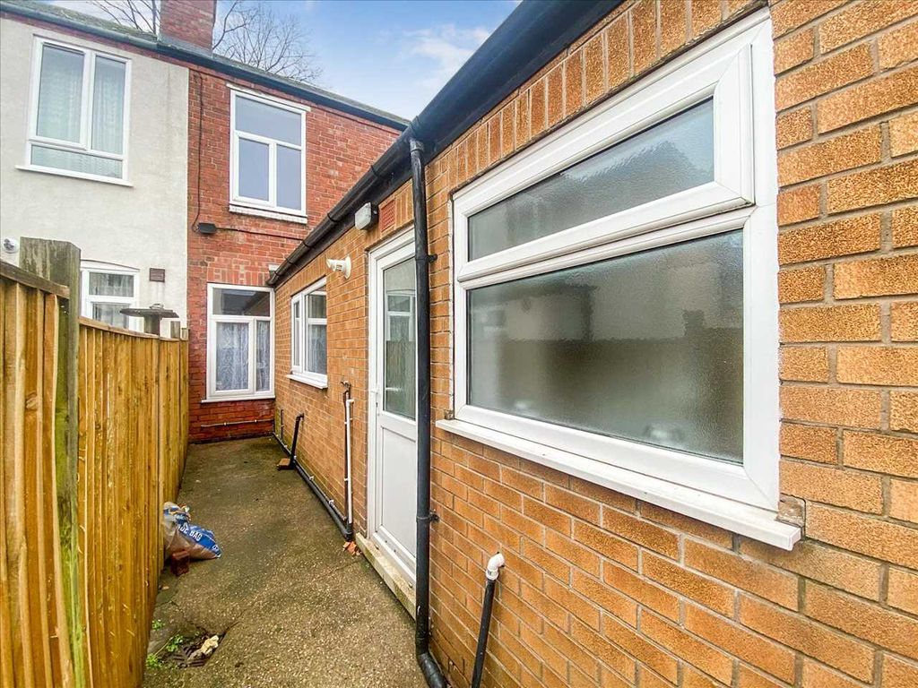 2 bed terraced house to rent in Vernon Road, Old Basford, Nottingham NG6, £850 pcm