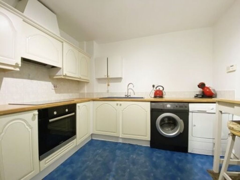 2 bed flat for sale in Navigation Way, Preston PR2, £150,000
