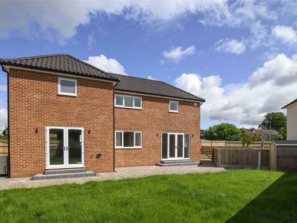 New home, 3 bed detached house for sale in Horley Row, Horley, Surrey RH6, £625,000