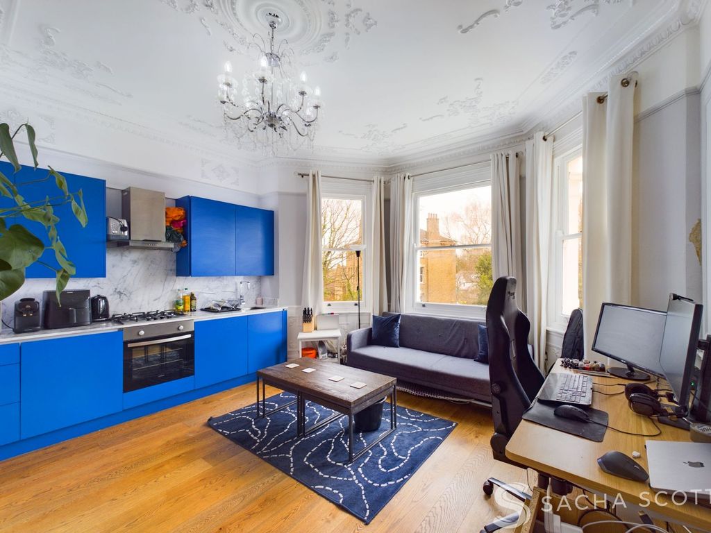 1 bed flat for sale in Langley Road, Langley Tower KT6, £315,000