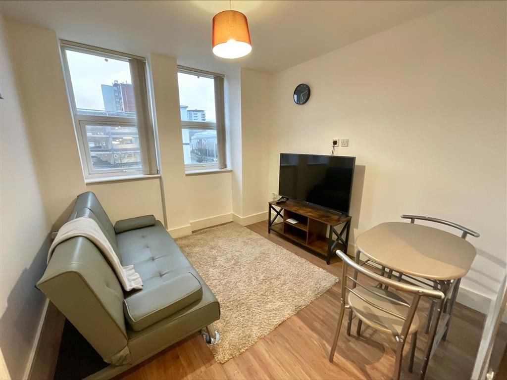 1 bed flat for sale in Mercury Gardens, Romford, Essex RM1, £136,000