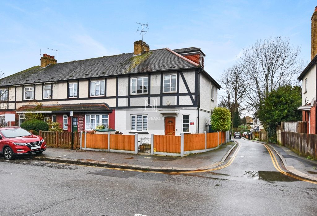 3 bed property for sale in Lionel Road North, Brentford TW8, £760,000