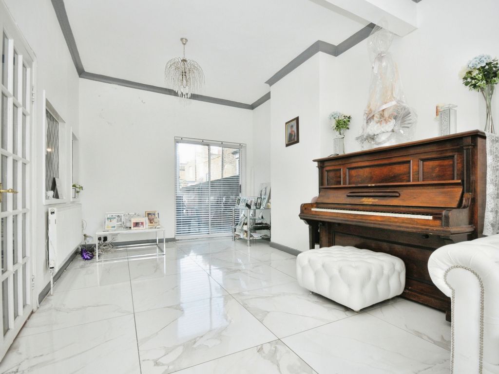 3 bed terraced house for sale in Kangley Bridge Road, London, London SE26, £600,000
